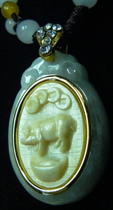 Picture of IVORY & JADE NECKLACE - PIG (I12-12)