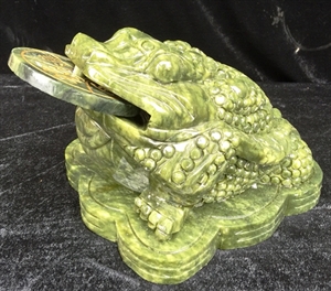 Picture of Large Light Green Jade Frog with Coin (LA10)
