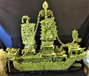 Picture of LARGE 38" GREEN JADE DRAGON BOAT(BJ100)